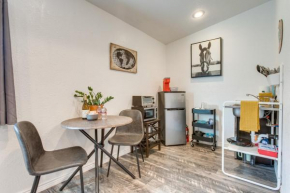 5 Mi to Coors Field Pet-Friendly Denver Studio